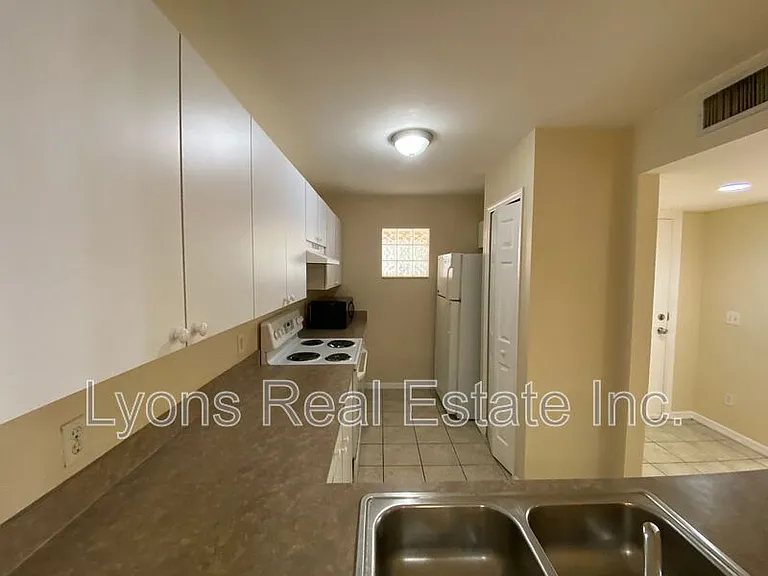 3806 SW 7th Pl #102 — Photo 8
