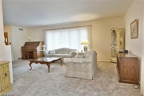 4th image of 735 Brookfield Ave