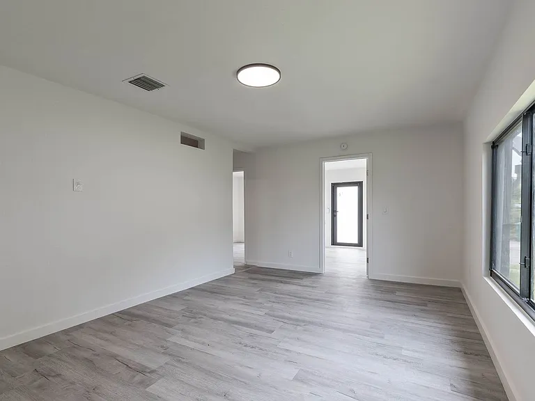 25 NW 78th St — Photo 11