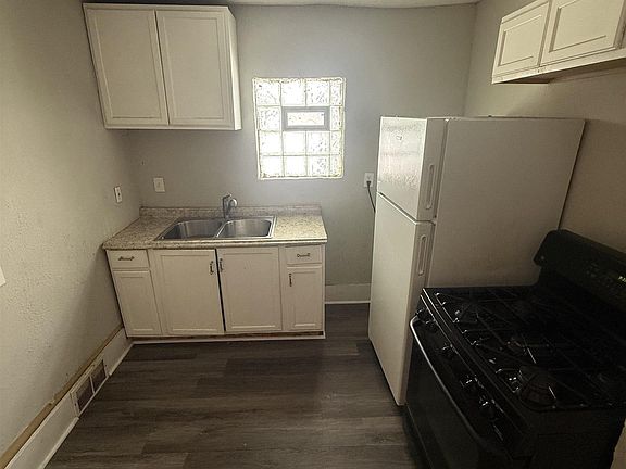 4th image of 19209 Helen St
