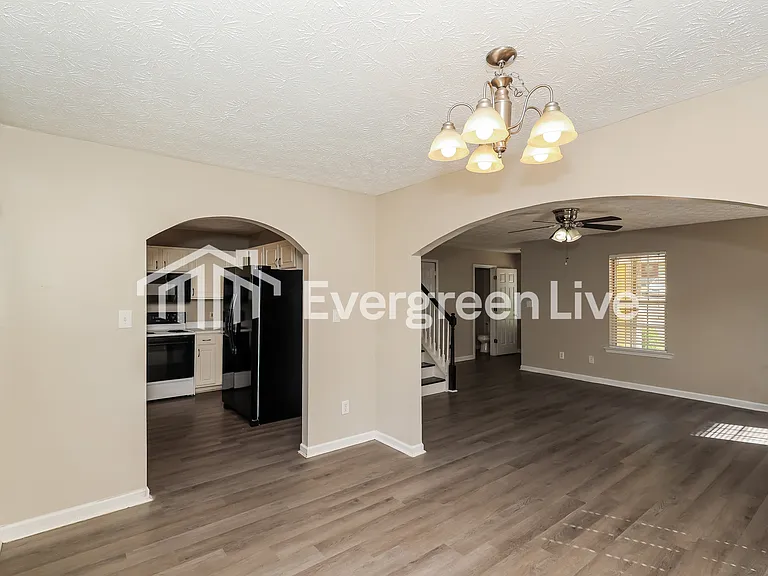 947 Windwood Ct — Photo 7