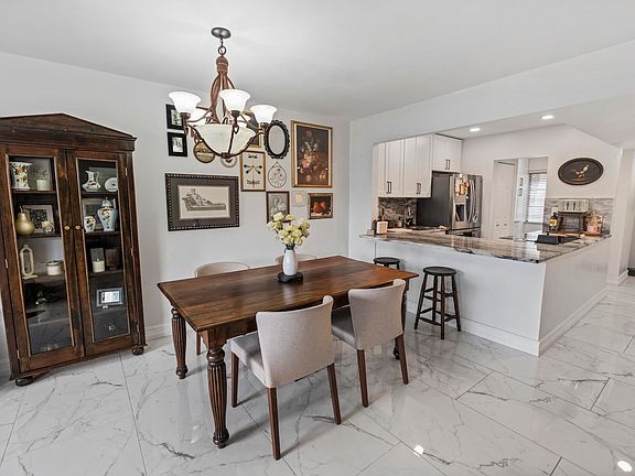 2nd image of 1021 Mockingbird Lane #211