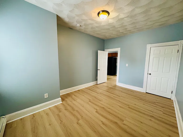 19 Spruce St #1R — Photo 7