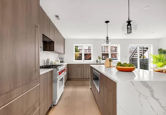 4th image of 640 Baltic St #1