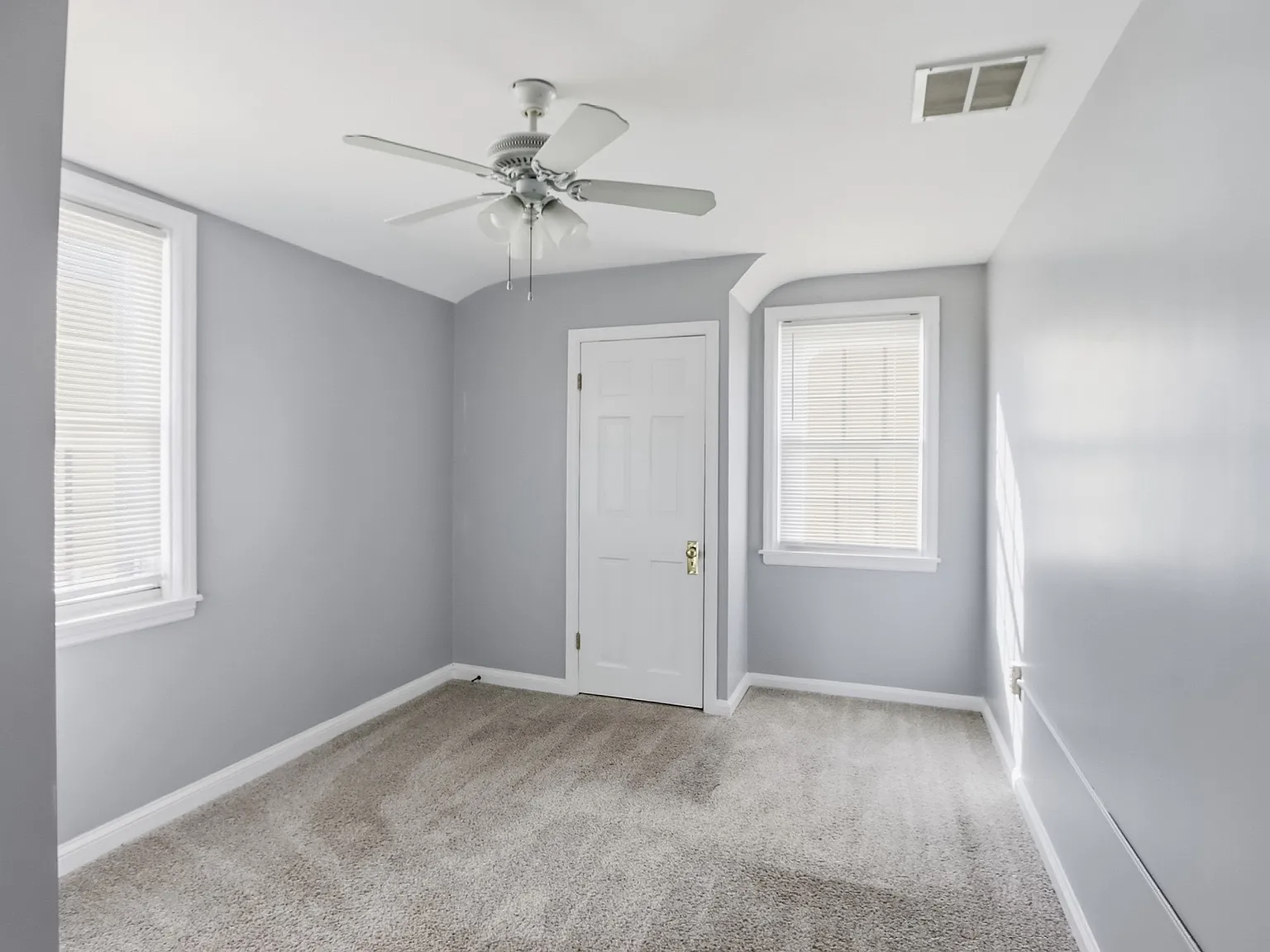 1 bed, 1.5 bath, $1,000 — Photo 2
