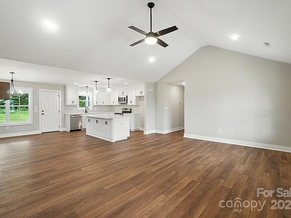 4th image of 3467 Storybrook Ln
