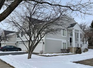 904 Mayfair Ct, Elk Grove Village, IL 60007