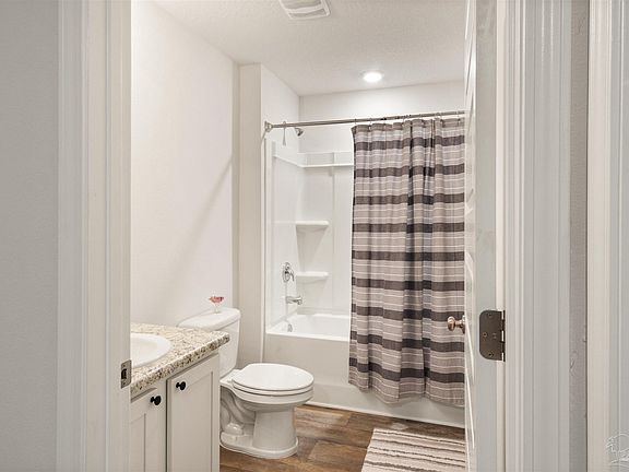 5th image of 10564 Queens Gate Cir