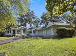 7611 Holiday Dr, Alexandria, VA 22308