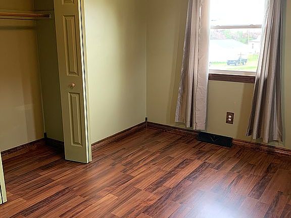 2nd image of 44 Vine St