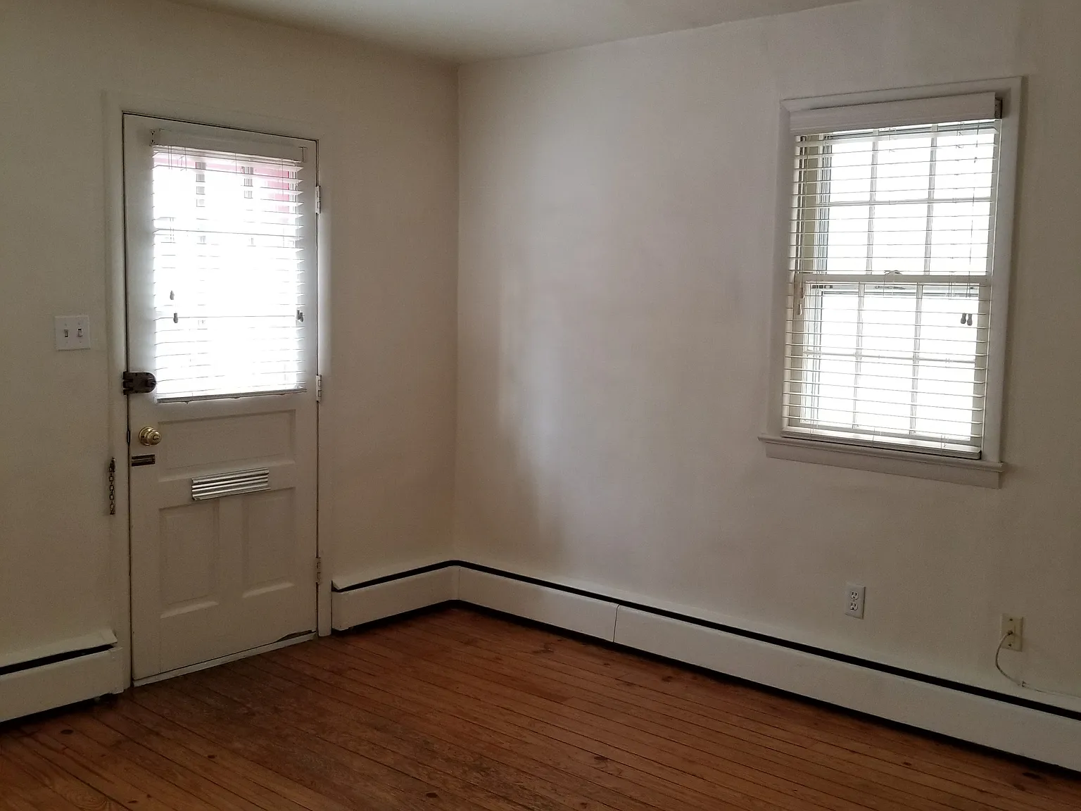 2 bed, 1.5 bath, 1000 sqft, $3,200 — Photo 2