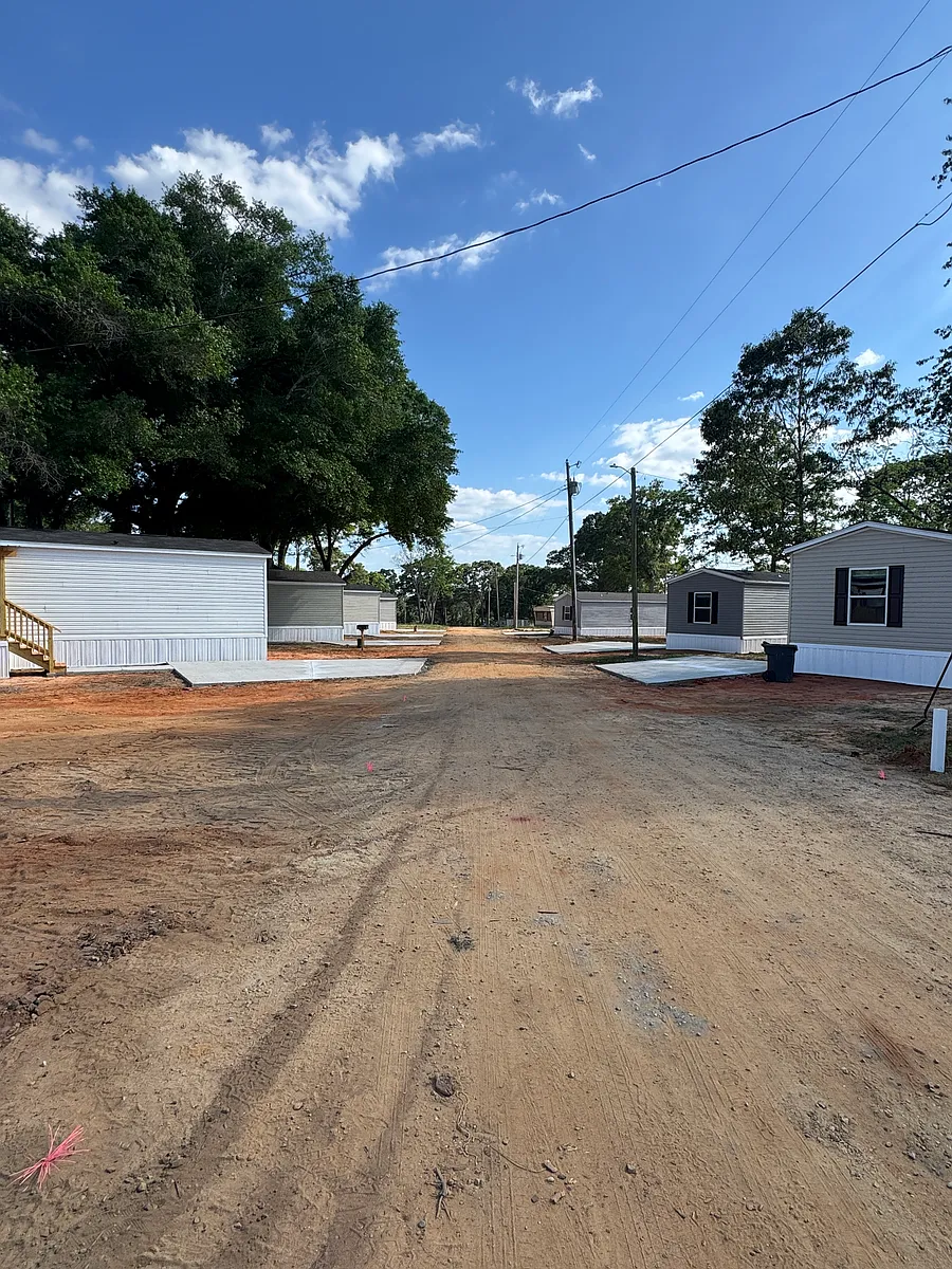 Building Photo - Oak View Landing