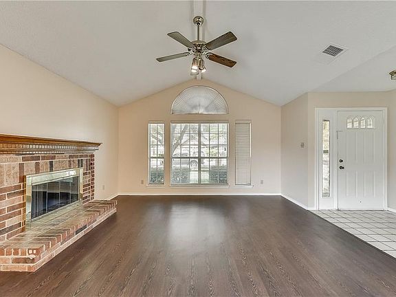 4th image of 2108 Coral Ct