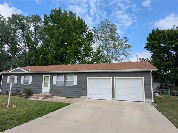 3622 SE Pinecrest Ct, Topeka, KS 66605