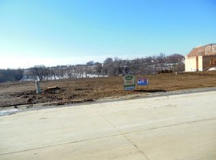 6 Woodview Way, Davenport, IA 52807