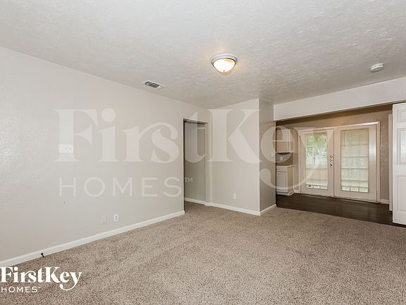 4th image of 1504 Valley View St