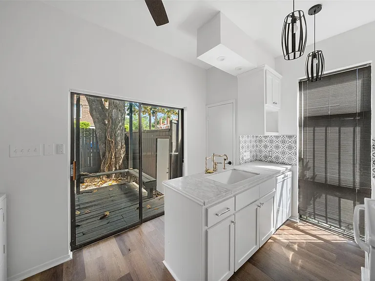 518 Hawthorne St #1 — Photo 5