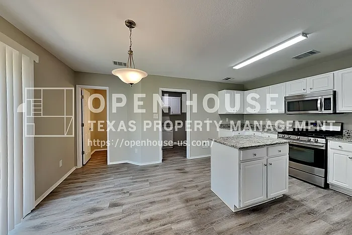 1056 Silver Spur Ln — Photo 6