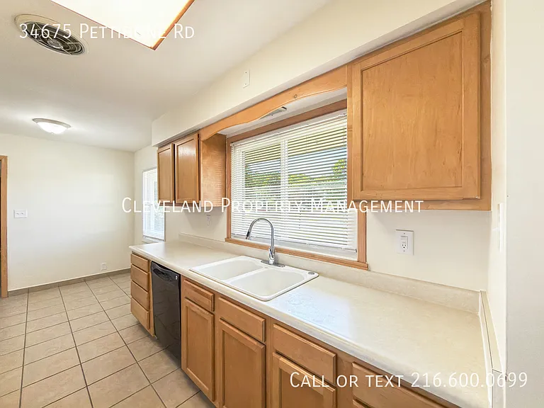 34675 Pettibone Rd — Photo 8