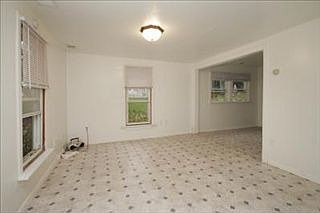 2nd image of 586 Kincaid St