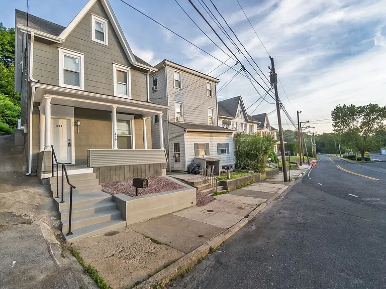 439 W Church St — Photo 41