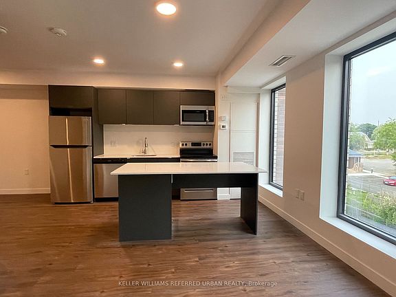3rd image of 325 University Ave W #316
