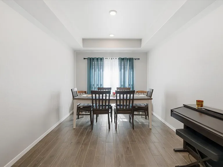 9807 Virginia Ave — Photo 10