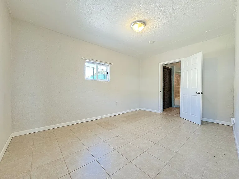 2525 Idalia Ave #B — Photo 9