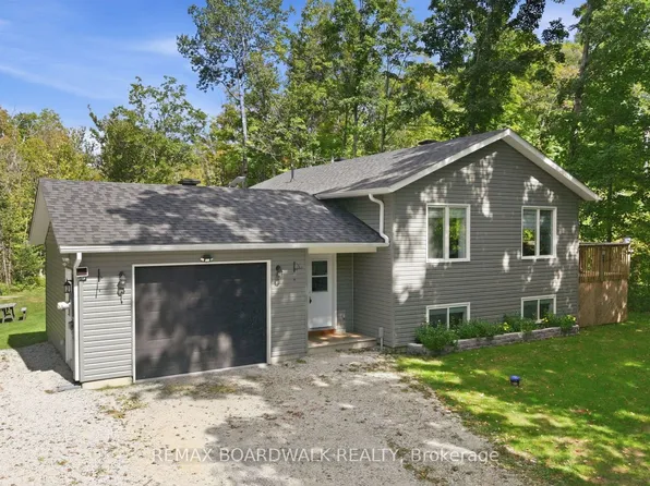 176 Maple St, Lanark Highlands, ON K0G 1M0