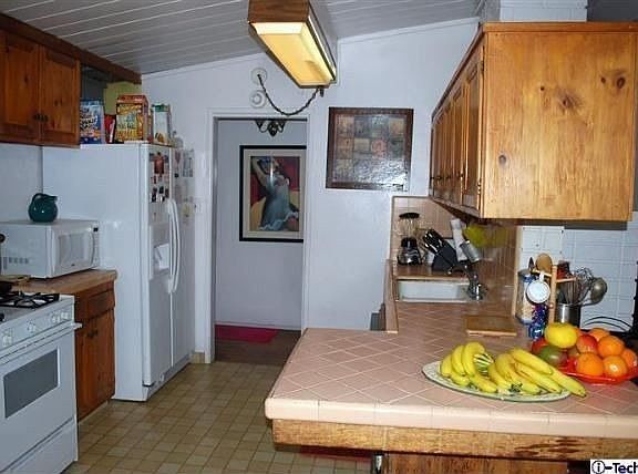 3rd image of 15421 Bonsallo Ave