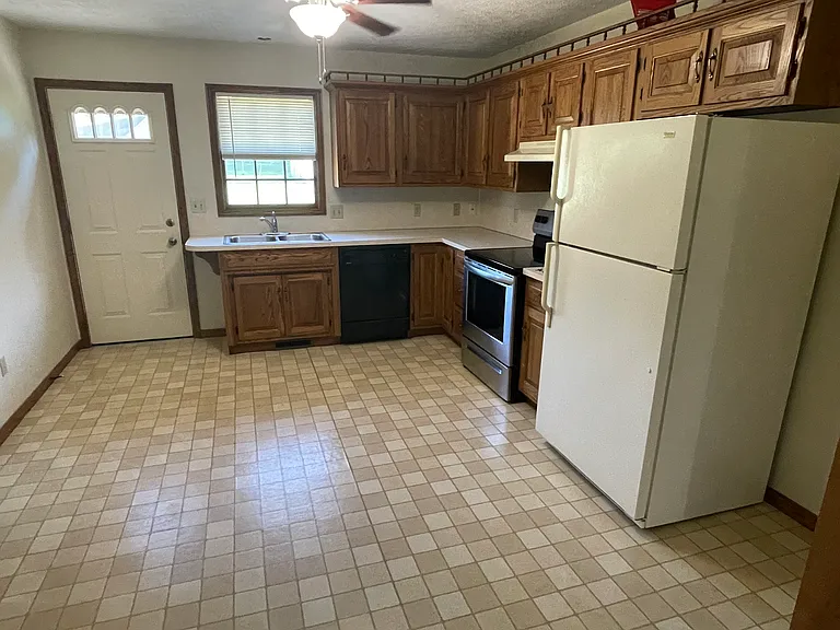 128 Summit Ave NE — Photo 4