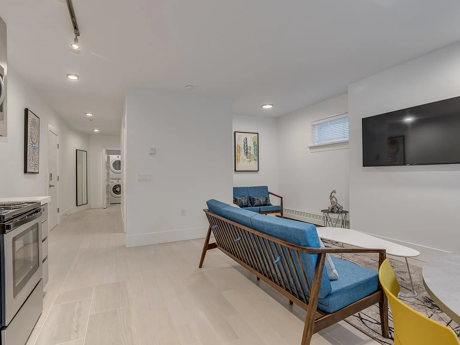 3 bed, 754 sqft, $4,390 — Photo 3