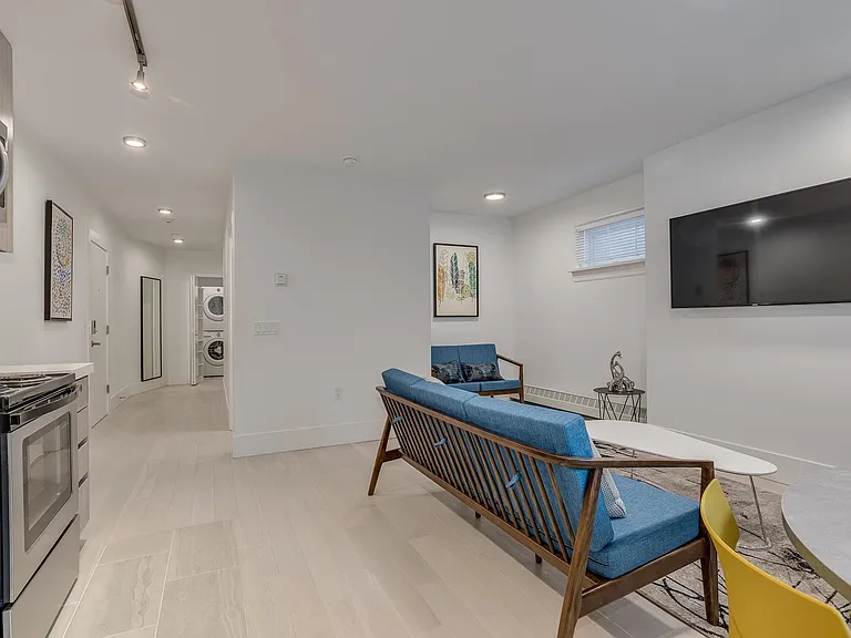 1425 Haro St #107 — Photo 3