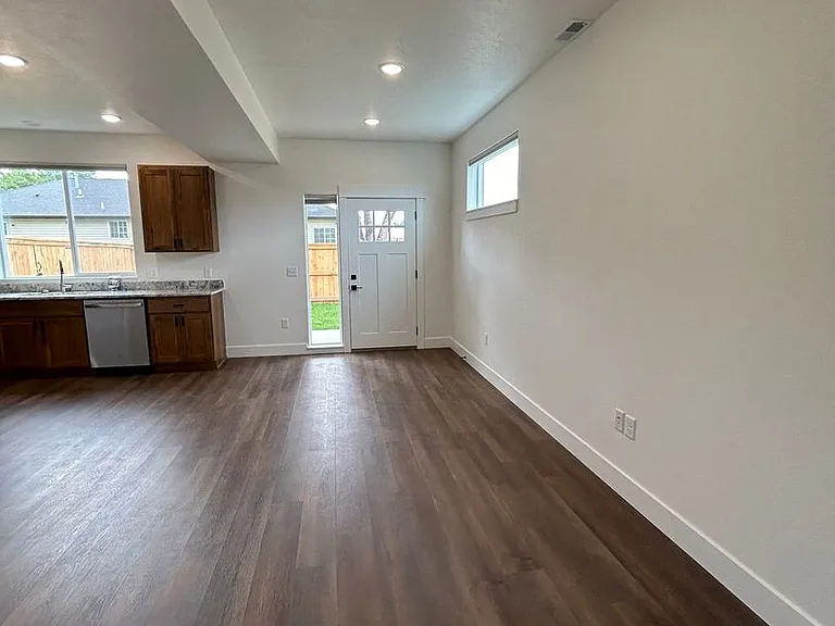 203 Amusement Ave — Photo 6