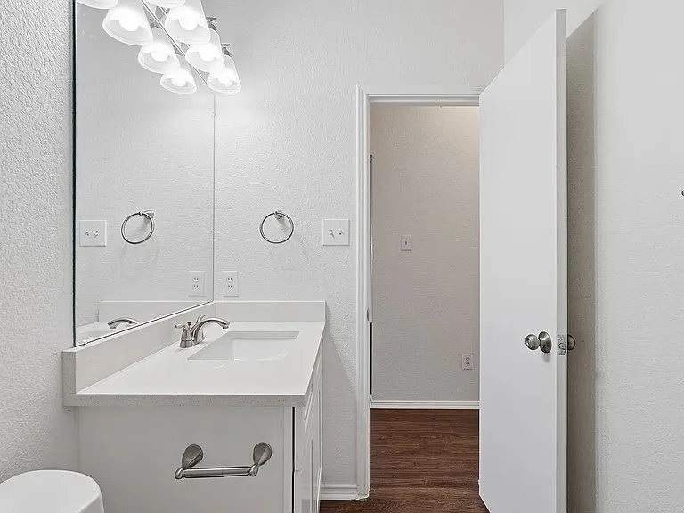 725 Parkford Ln — Photo 22
