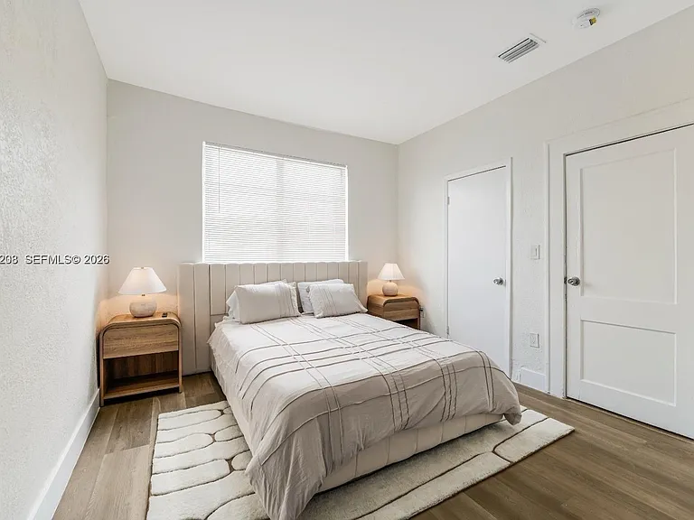 301 SW 10th Ave #7 — Photo 10