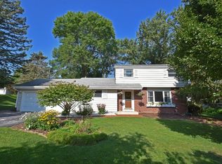 765 S Bobolink Dr, Brookfield, WI 53005