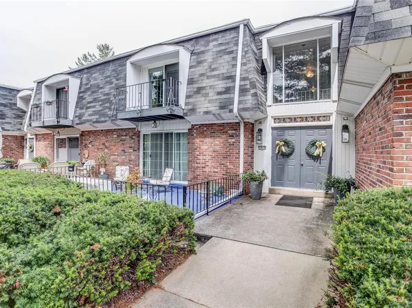 1914 W Delmar Ave APT I, Godfrey, IL 62035