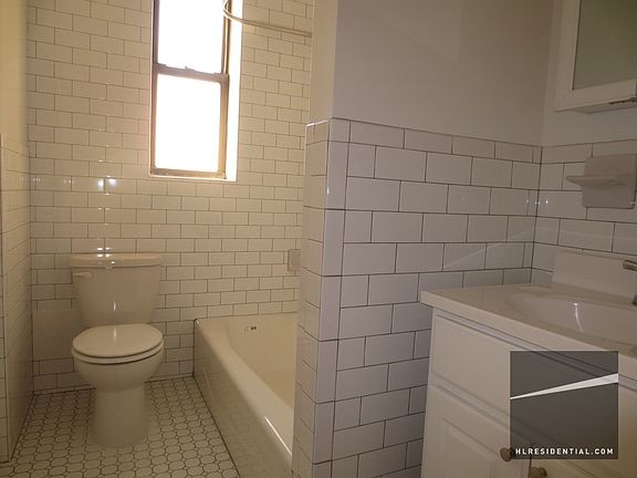 2nd image of 6015 Woodside Ave APT 6B