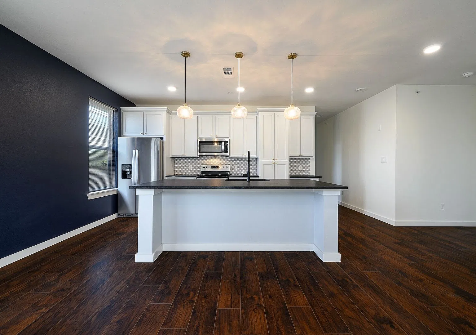 3145 Waits Ave — Photo 2