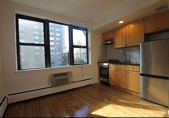 2nd image of 1380 York Ave APT 5A