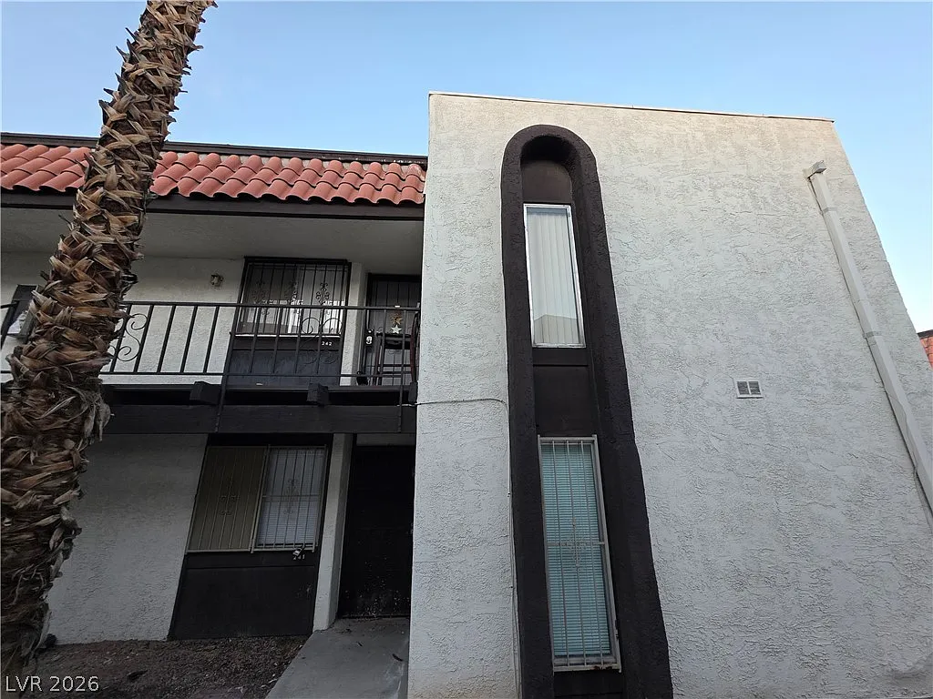 2 bed, 1.0 bath, 863 sqft, $850 — Photo 2