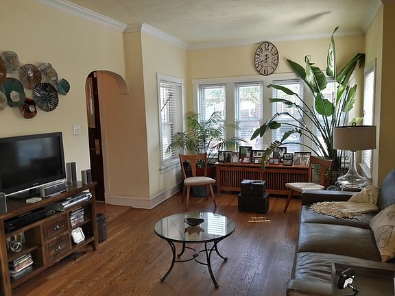 2nd image of 1528 N Lotus Ave