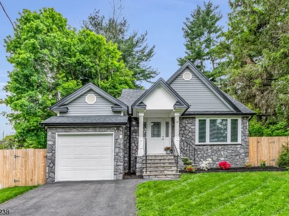 16 Manor House Rd, Mount Olive Twp., NJ 07828
