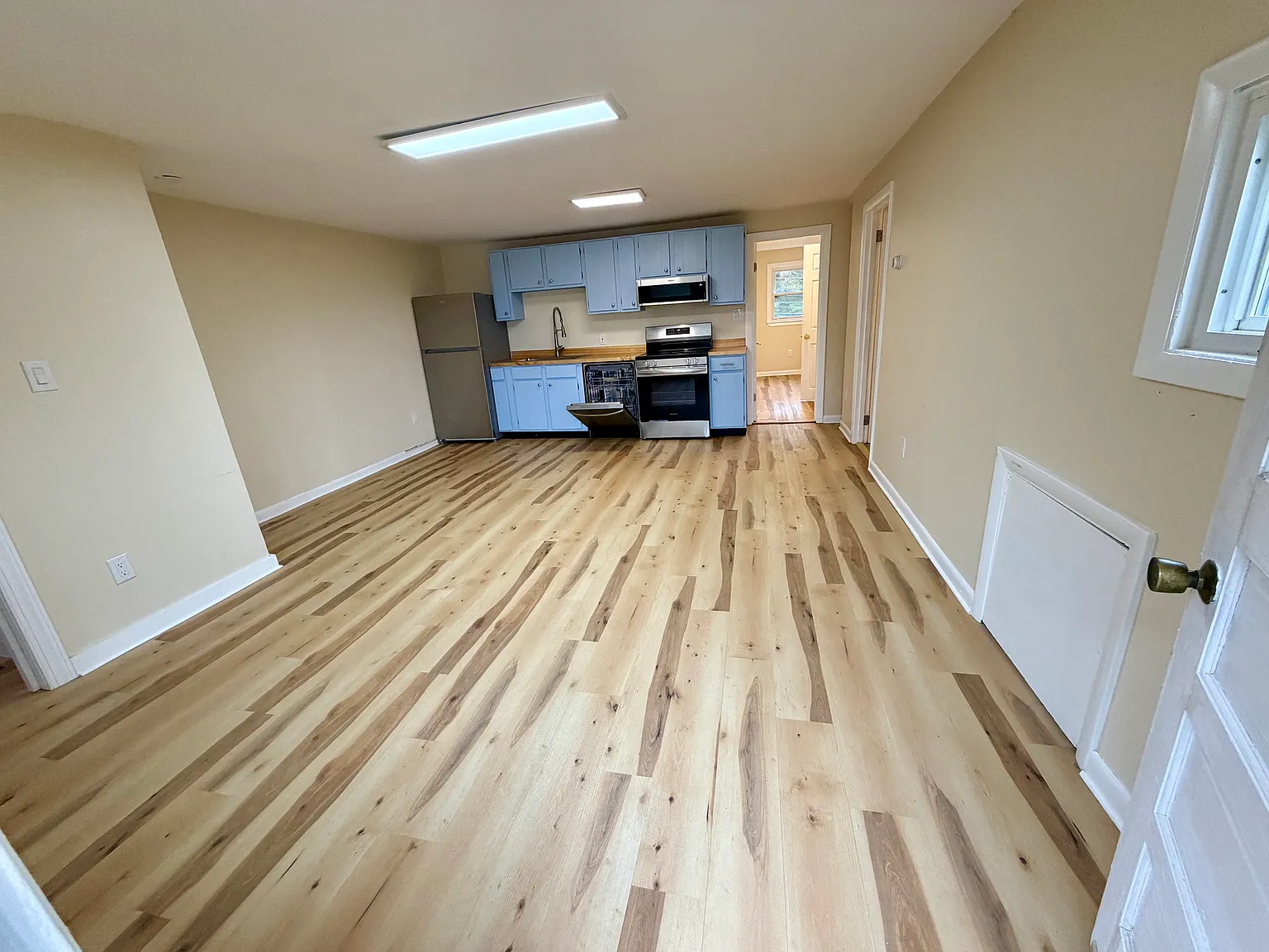 2 bed, 700 sqft, $1,895 — Photo 2