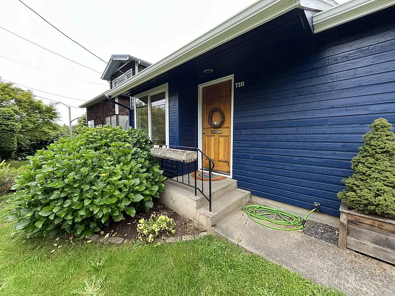 7311 SW 3rd Ave — Photo 5