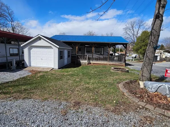 23 Yogi Bear Blvd, Falling Waters, WV 25419