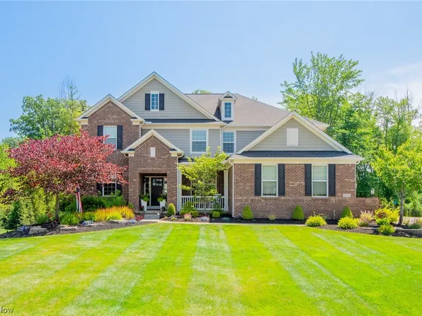 10221 Woodlands Dr, Brecksville, OH 44141