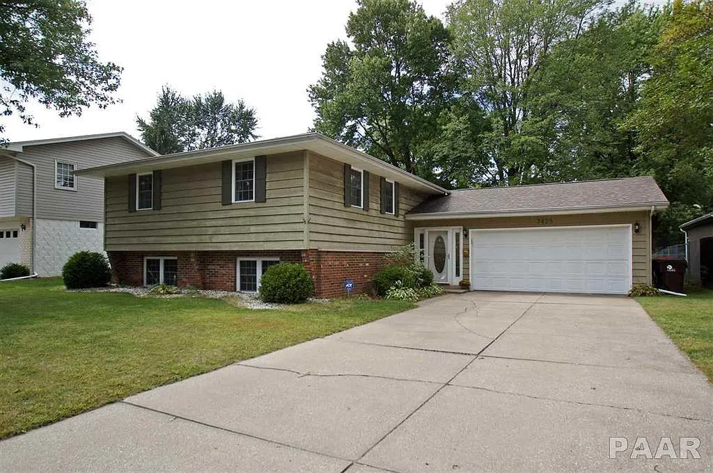 7425 N Parliament Pl photo 1