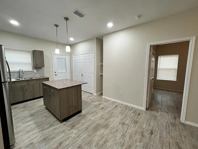 5202 N Hiawatha Dr — Photo 24